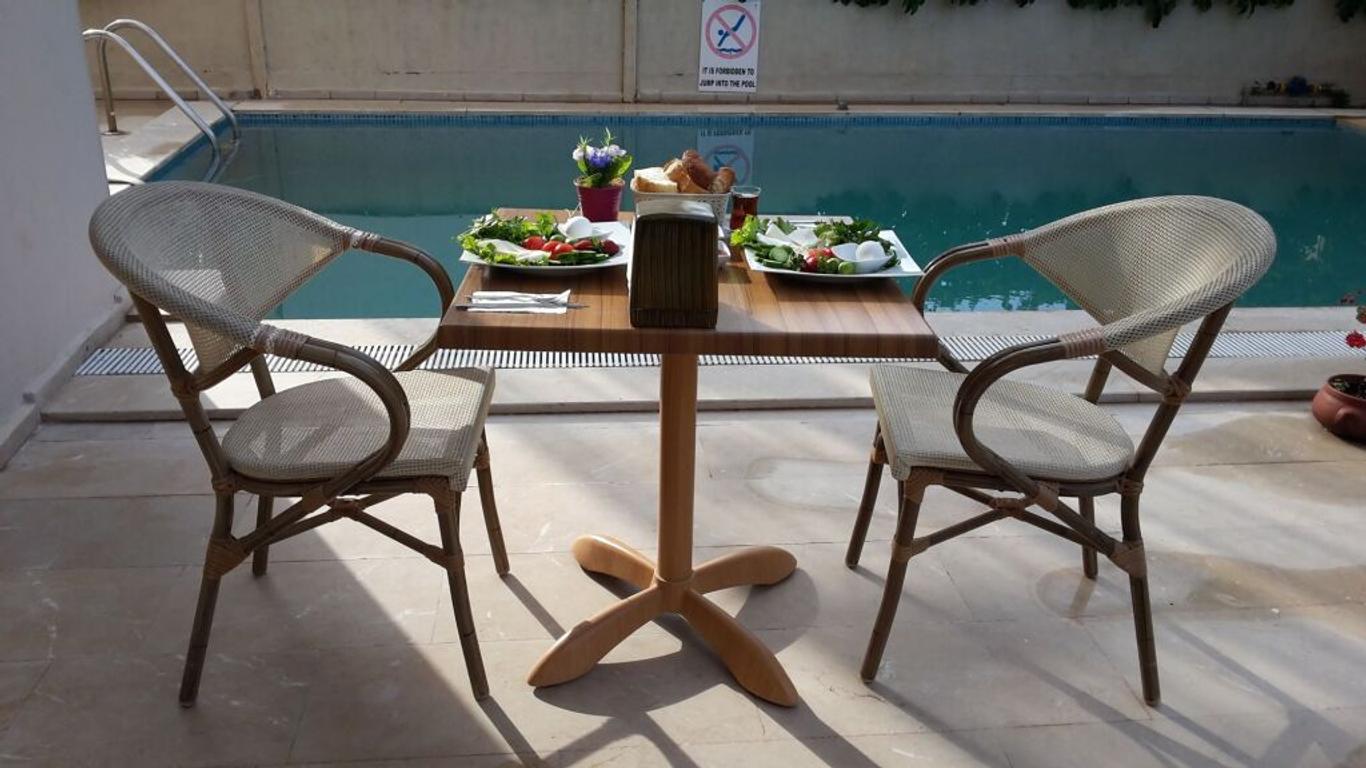 أدونيس هوتل مارماريس