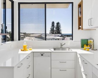 Namanula Unit 5 - A Retreat for Two with an Ocean View - Holiday Yamba - Yamba - Kitchen