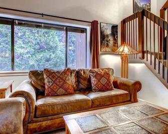 (B207) Loft Condominiums - Wawona - Living room