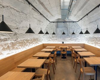 Martigny Youth Hostel - Martigny - Restaurace