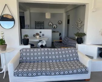 Cristi Rooms - Serifos