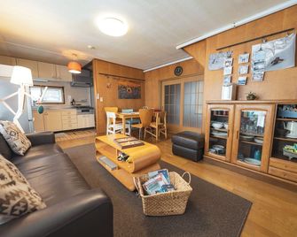 Rental Whole House Motomachi - Furano - Living room