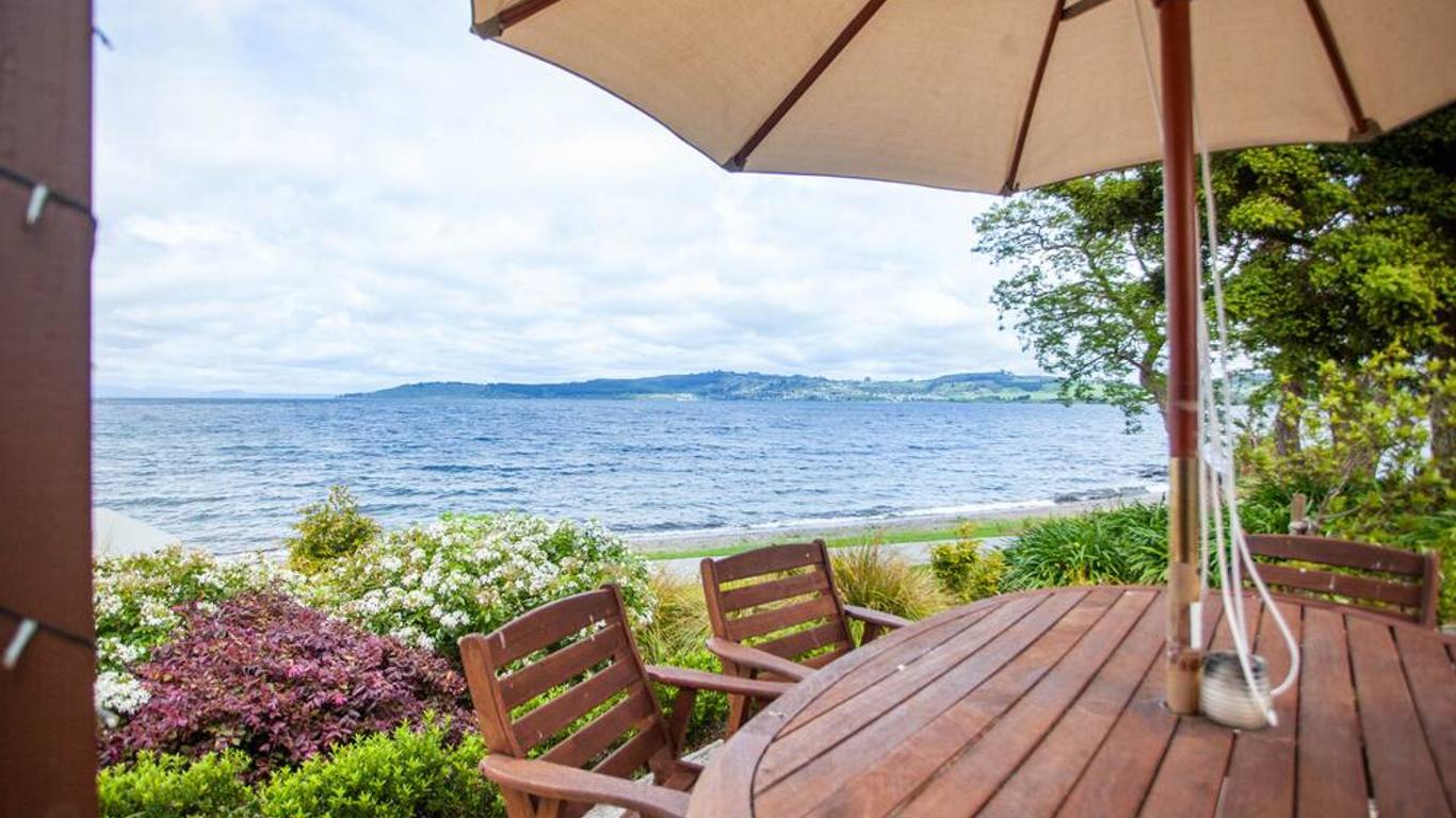 Cascades Lakefront Motel