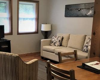 Bright Forest Suite in Central Ucluelet, BC - Ucluelet - Sala de estar
