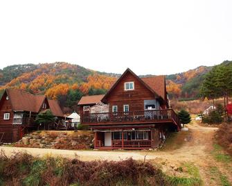 \'Won\' Suite Liun Pine Tree Cabin - Pyeongchang - Building