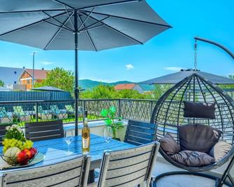 Villa Dreamin with Heated Pool & Hot Tub - Kraj - Balcony