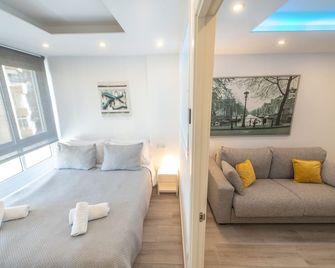 MalagaSuite Dreams of Torremolinos - Torremolinos - Sala de estar