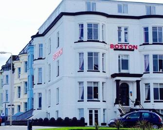 Boston Hotel - Scarborough - Building