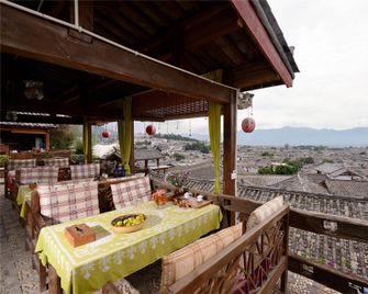 Blossom Hill Inn Lijiang Springland - Lijiang - Balkon