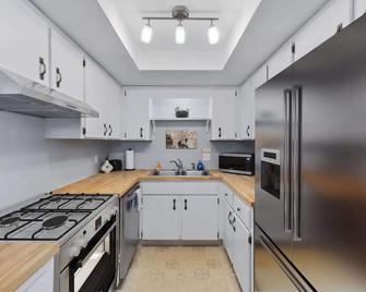 1bed 1bath Apartment in Prime Brandon Location - Brandon - Kitchen