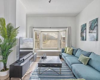 4bd/3ba Mtn Views/Htub Close To Ski Resorts - Cottonwood Heights - Sala de estar