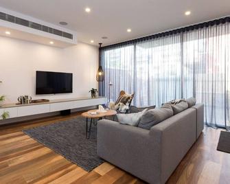 Lola Three Levels of Style with Rooftop Terrace - Melbourne