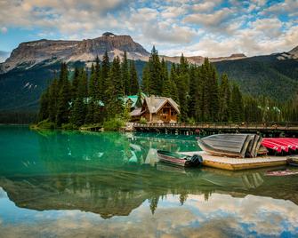 Emerald Lake Lodge - Field - Budova