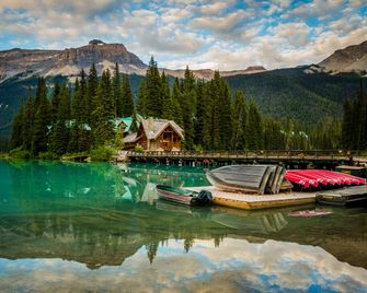 Emerald Lake Lodge - Field - Bâtiment