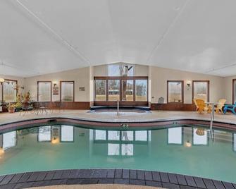Nisswa Inn and Suites - Nisswa - Piscina