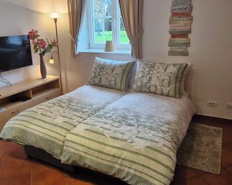 Ljubljana's Luxurious Home Away from Home - Ljubljana - Bedroom