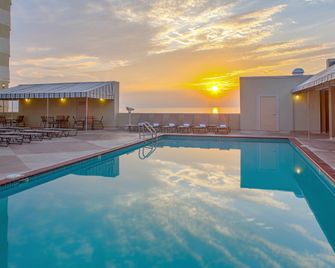 Beach Quarters Resort - Virginia Beach - Pool