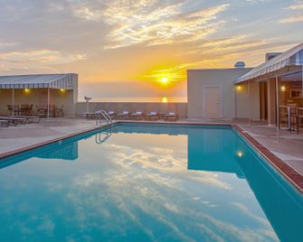 Beach Quarters Resort - Virginia Beach - Pool
