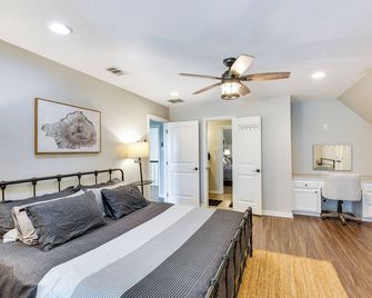 Spacious Wills Point Retreat w/ Pool & Pond! - Wills Point - Habitación