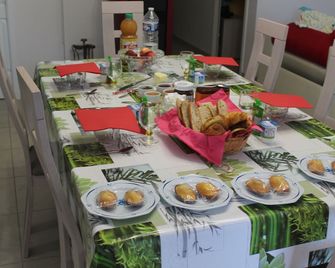 La Garona - Saint-Nicolas-de-la-Grave - Buffet