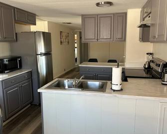 Mulberry Retreat - Bullhead City, Az - Bullhead City - Kitchen