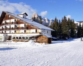 Hotel Planac - Corvara in Badia - Building