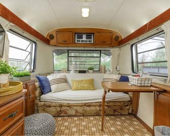 Avion on the Arkansas at Twisted Tree - Muskogee - Living room