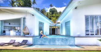 Vacala Bay Resort - Taveuni Island - Building