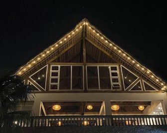 Casa Victoria Beach Resort and Restaurant - Pagudpud - Edificio