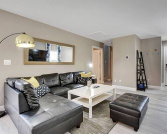 Gorgeous spacious home 12 minutes to Strip/airport - Enterprise - Sala de estar