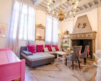 One of a kind home with NYC views - Union City - Living room