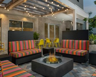 Home2 Suites by Hilton Miami Doral West Airport - Miami - Patio