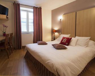 Les Sires de Semur - Sail-sous-Couzan - Bedroom