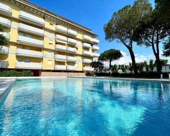 Flat with excellent location - Caorle - Pool