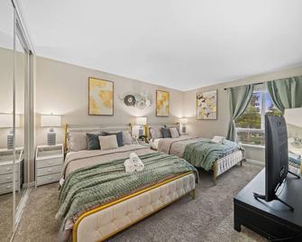 Entire Private 2br-1bth King Bed, Pool, Hottub, 2 Parkings, Mira Mesa, Available Now - San Diego - Bedroom