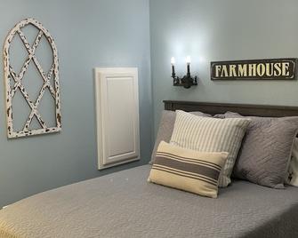 Country Cottage - Batesville - Schlafzimmer