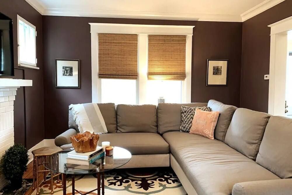 Home away from home! Amenity-filled 3BR, 1.5BA home in Sewickley Village