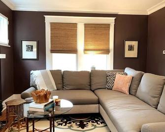 Home away from home! Amenity-filled 3BR, 1.5BA home in Sewickley Village - Sewickley - Living room