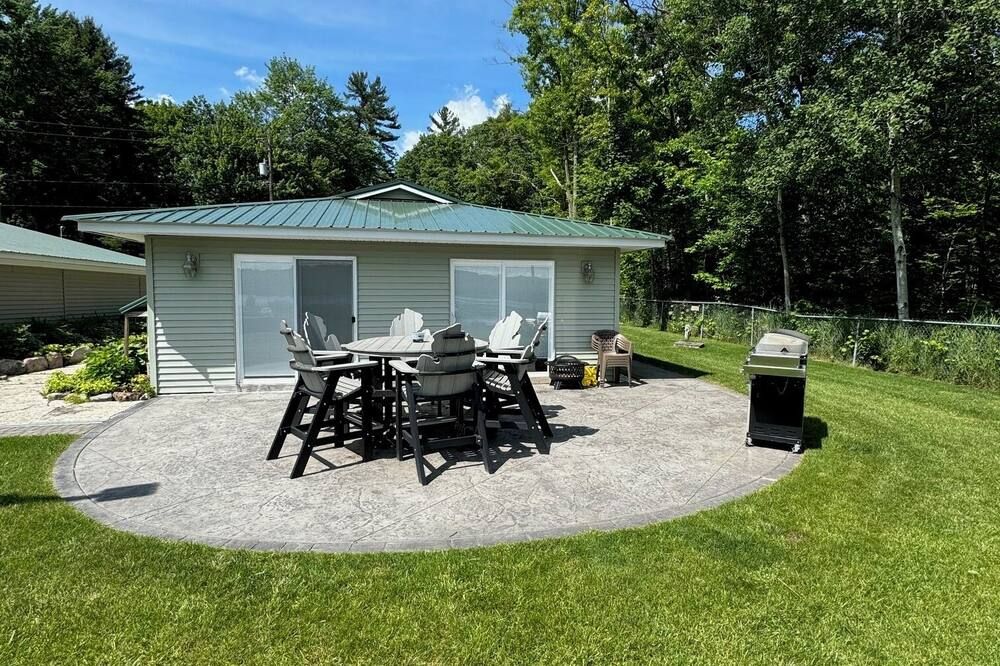 Cozy Cabin on Muskegon River - Fishing, Boating, Ferris U - Big Rapids - Innenhof