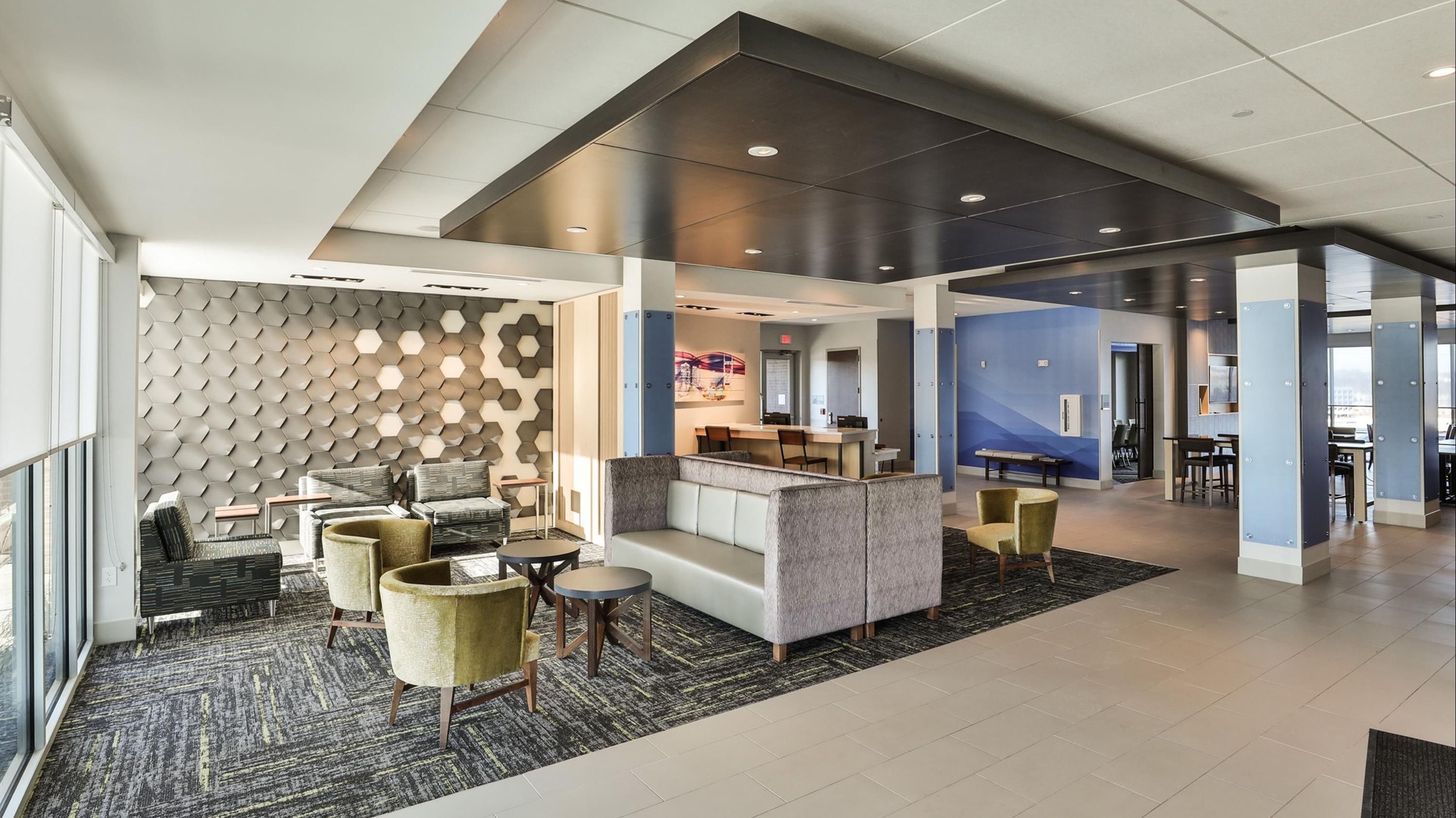 Holiday Inn Express & Suites Nashville Metrocenter Downtown By IHG - Nashville - Lobby