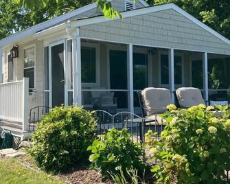 Ocean view home, steps to the beach in quiet Wickford neighborhood. - North Kingstown - Patio