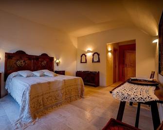 Antica Dimora La Corona - San Pantaleo - Bedroom