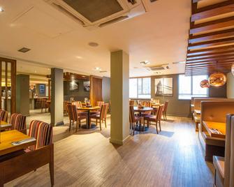 بريميير إن وندن هامرسميث - رافينسكورت بارك - لندن - مطعم