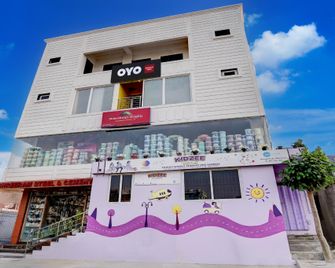 Hotel O Maheshwari Heights - Cuttack - Building