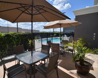 Holiday Inn & Suites San Antonio Northwest By IHG - San Antonio - Patio