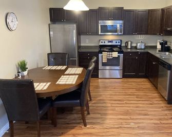 ️ Posh, cozy, bright suite Netflix Full Kitchen - Dawson Creek - Keuken