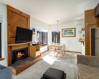 The Perfect Getaway For A Small Family, Summer Or Winter. Take A Break And Enjoy Time Together - Baby Equipment Available Upon Request 2 Bedroom Home by RedAwning - Arnold - Living room