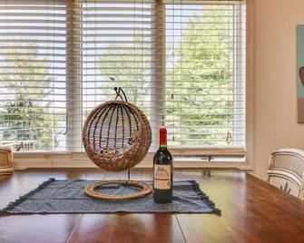 Zen Den - Pocono LakeFront with Hot Tub ! - Pocono Summit - Comedor