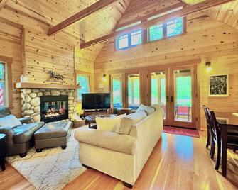 Riverfront Luxury Cabin #9 At The Log Cabin Inn - Blue River - Sala de estar