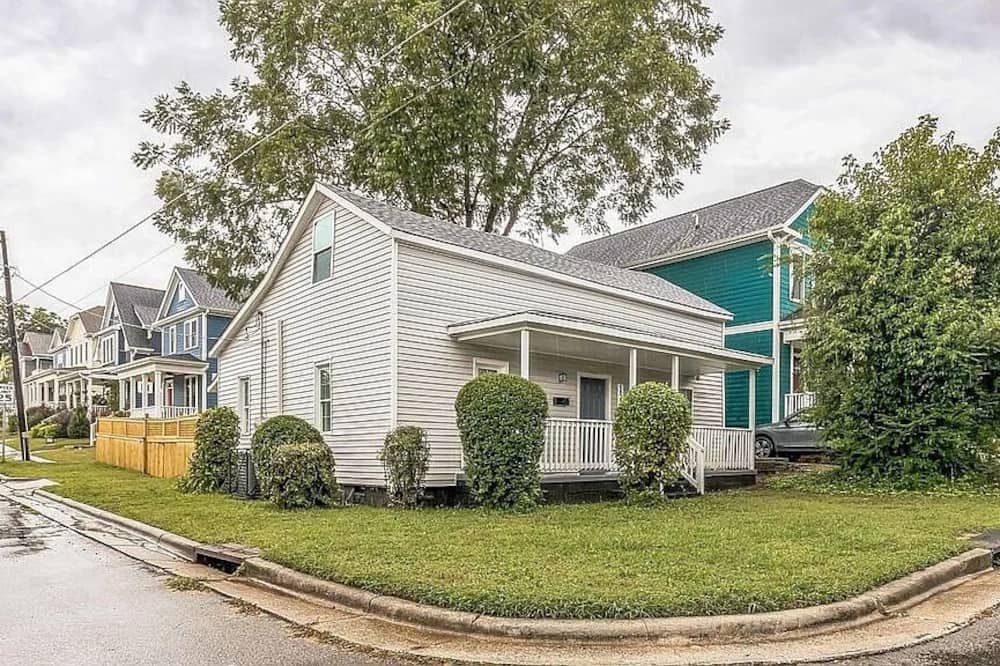 Quiet Family Home - Downtown, Pet Friendly, 4 Beds - ראליי - בניין